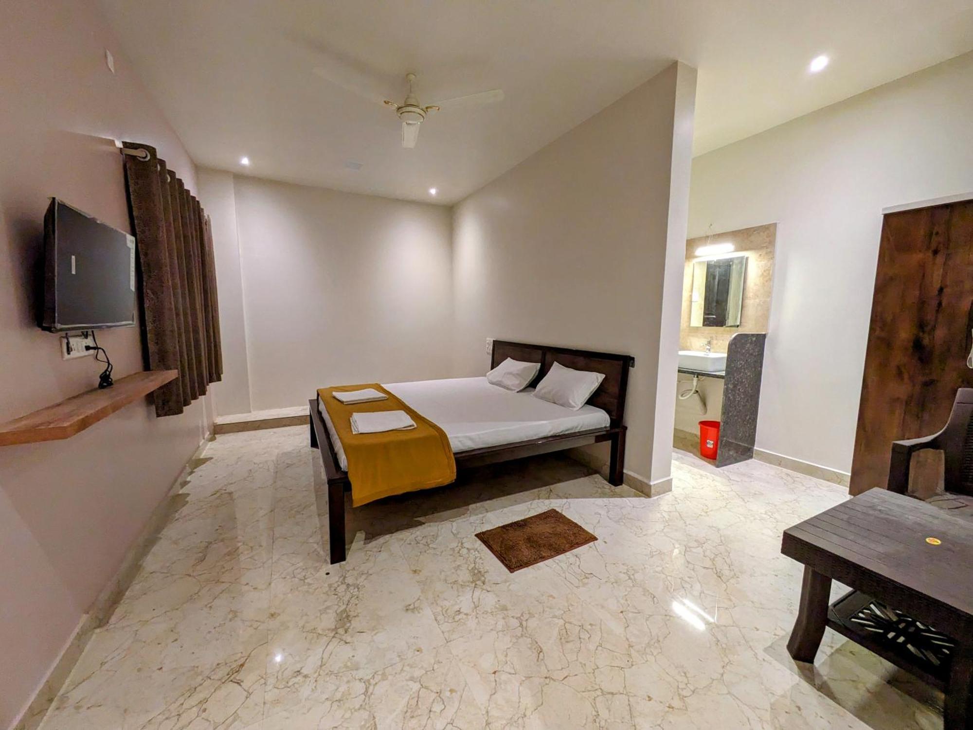 Hotel Madhusudan Executive Kolhapur Εξωτερικό φωτογραφία